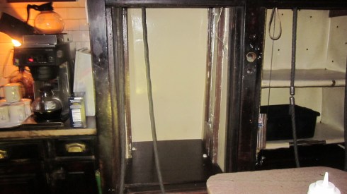 Dumb waiter contraption